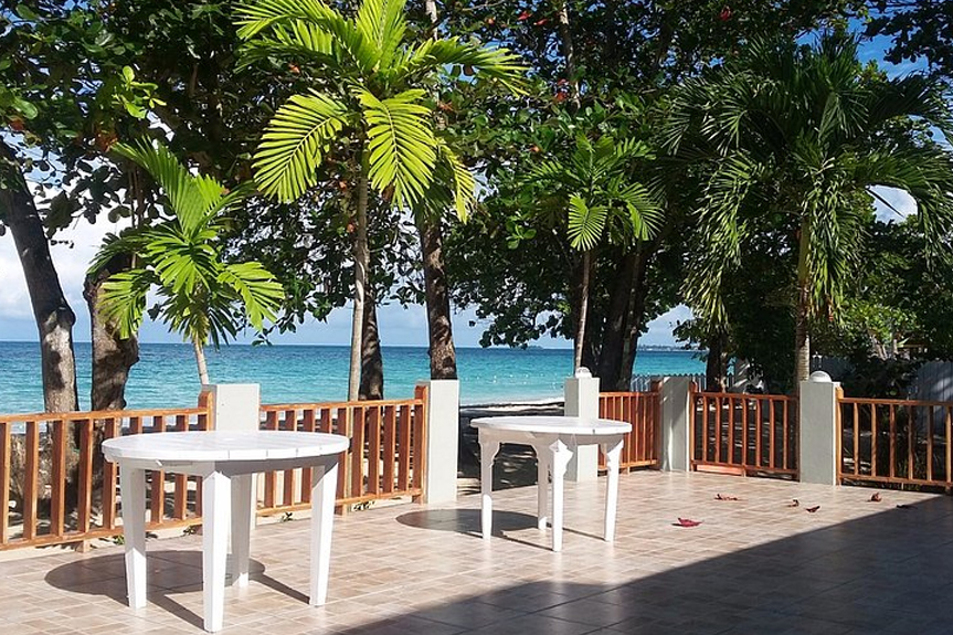 Coral Seas Beach Resort thumbnail 2