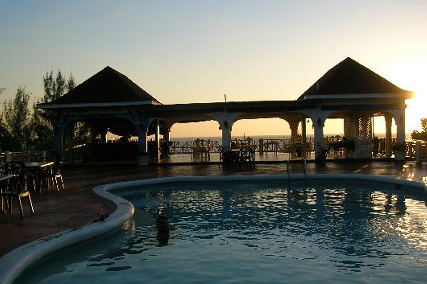 Coral Seas Cliff Resort thumbnail 2