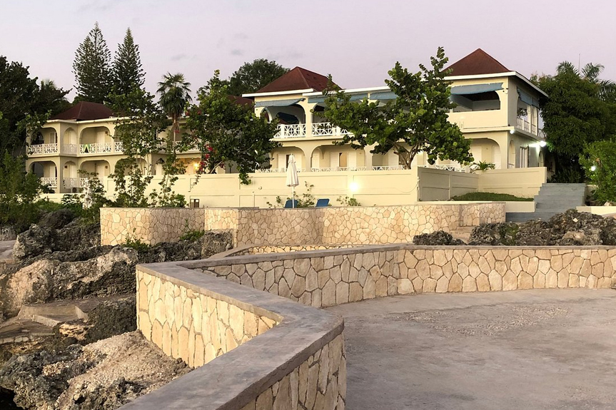 Coral Seas Cliff Resort thumbnail 3