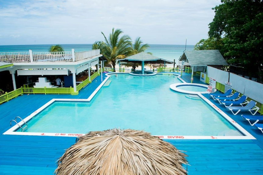 Fun Holiday Beach Resort thumbnail 2