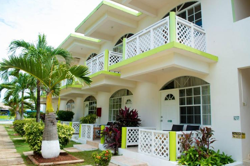 Fun Holiday Beach Resort thumbnail 3