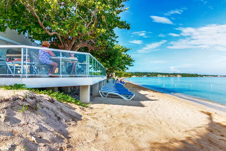 Travellers Beach Resort thumbnail 3