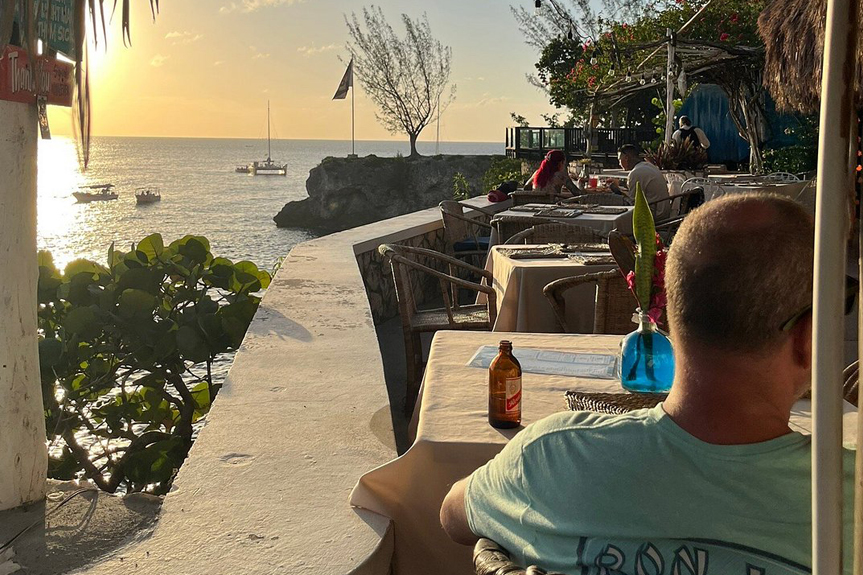 LTU Cliff Bar and Restaurant image 1
